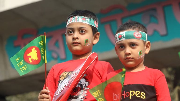 মসজিদে নববীর পরিচ্ছন্নতায় কার্পেট ধোয়া হয় যেভাবে