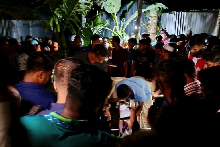 পাবনায় মাছ ধরতে গিয়ে বজ্রপাতে ছয়জনের মর্মান্তিক মৃত্যু